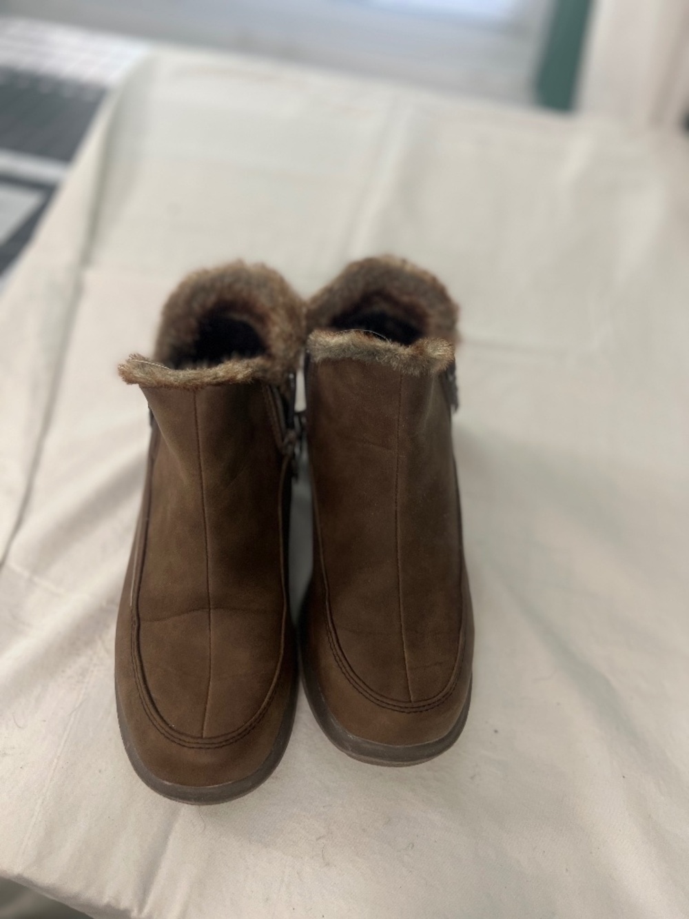 Totes women size 6 -all weather boots